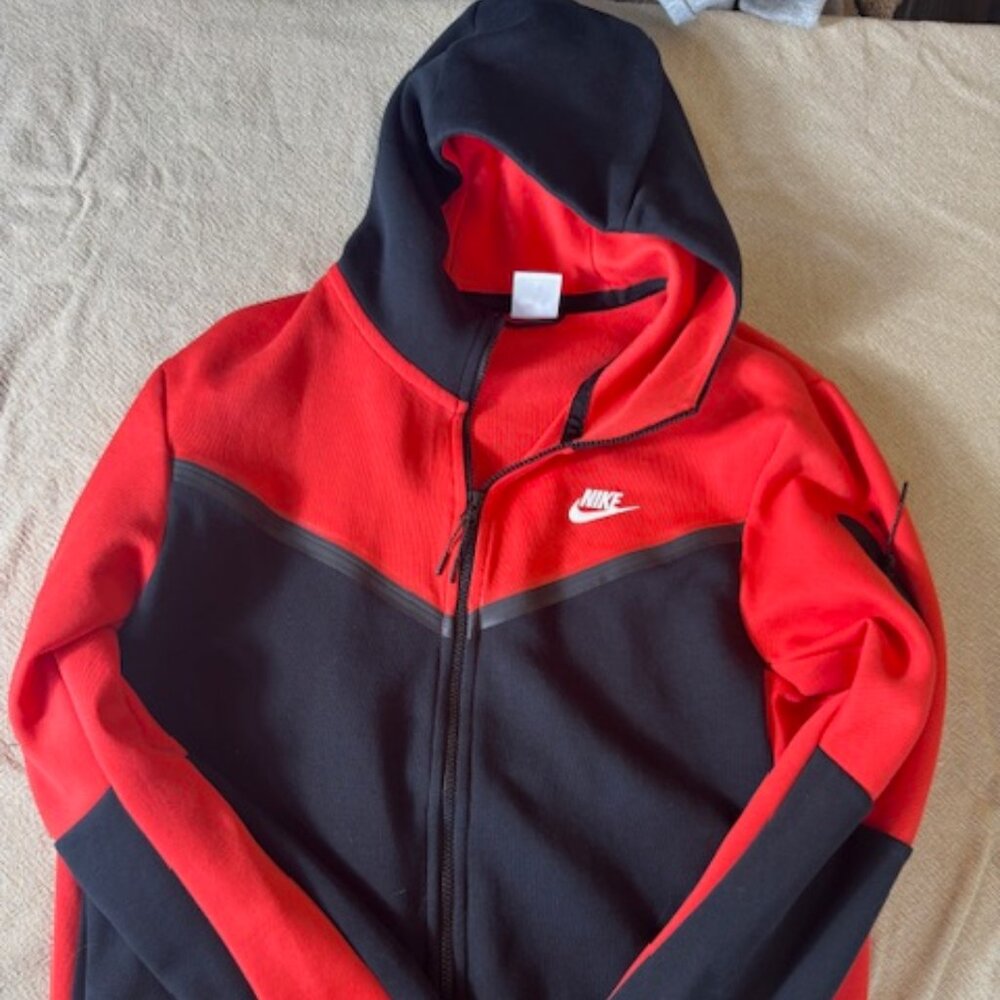 NIKE TECH FLEECE FULL ZIP HOODIE - Large